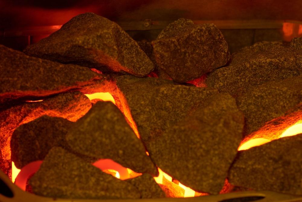 布拉格四海一家酒店 外观 照片 A modern electric fireplace