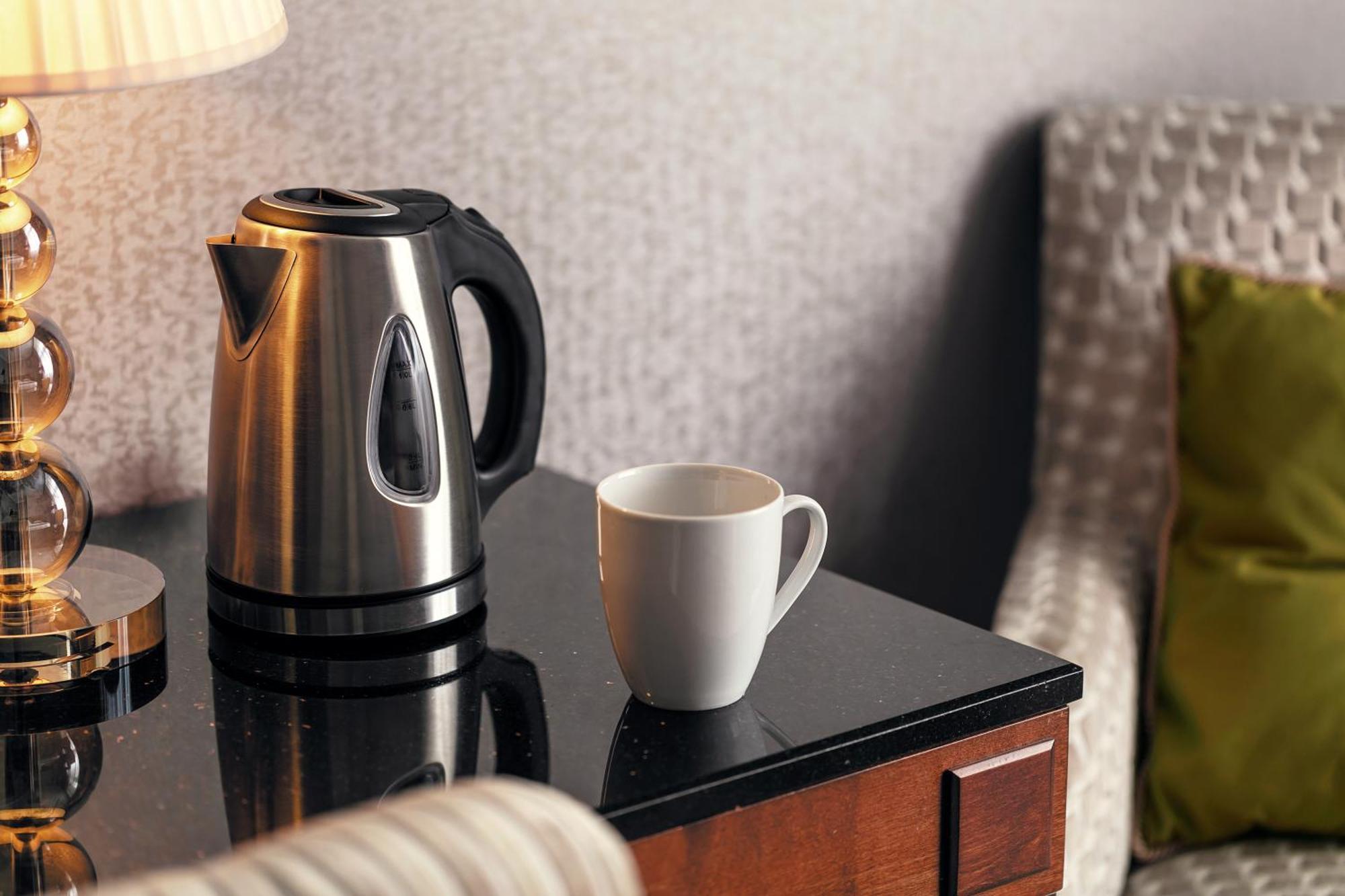 布拉格四海一家酒店 外观 照片 A kettle