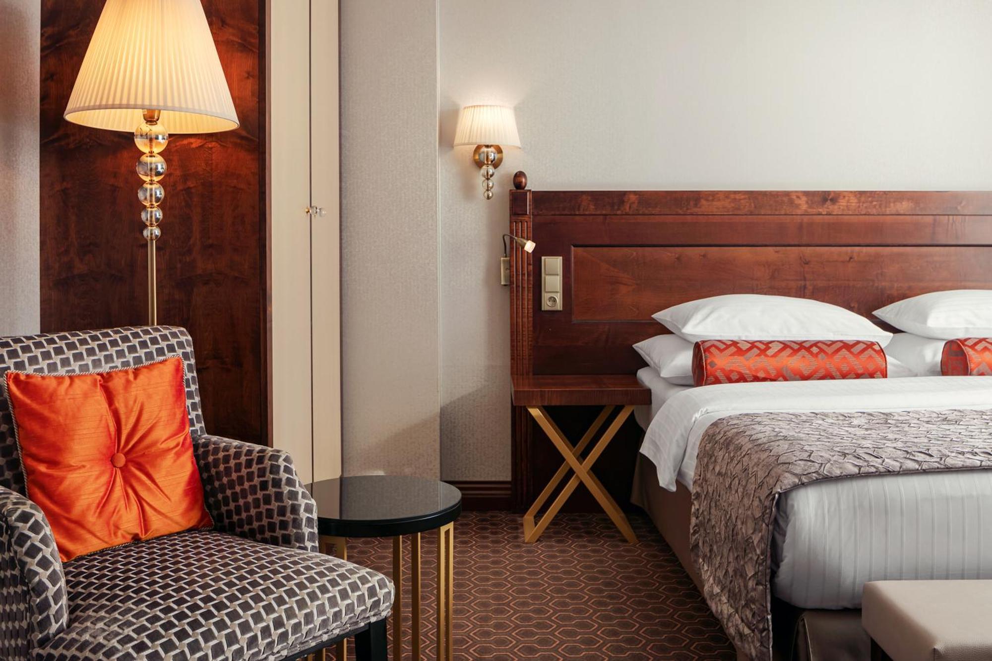 布拉格四海一家酒店 外观 照片 A room at the hotel