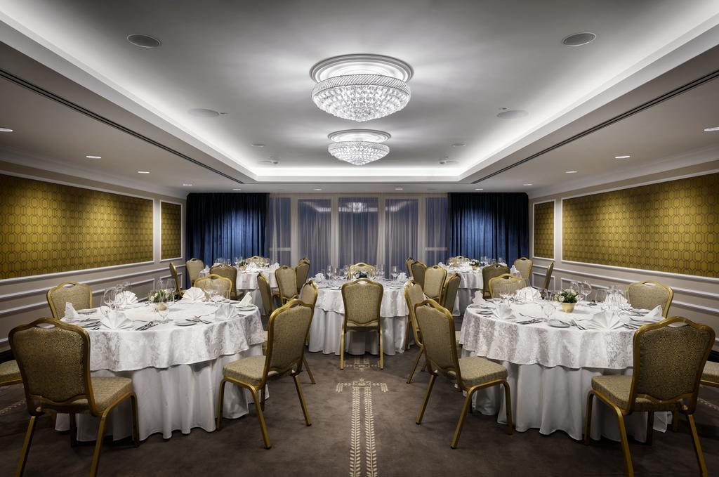 布拉格四海一家酒店 餐厅 照片 The ballroom